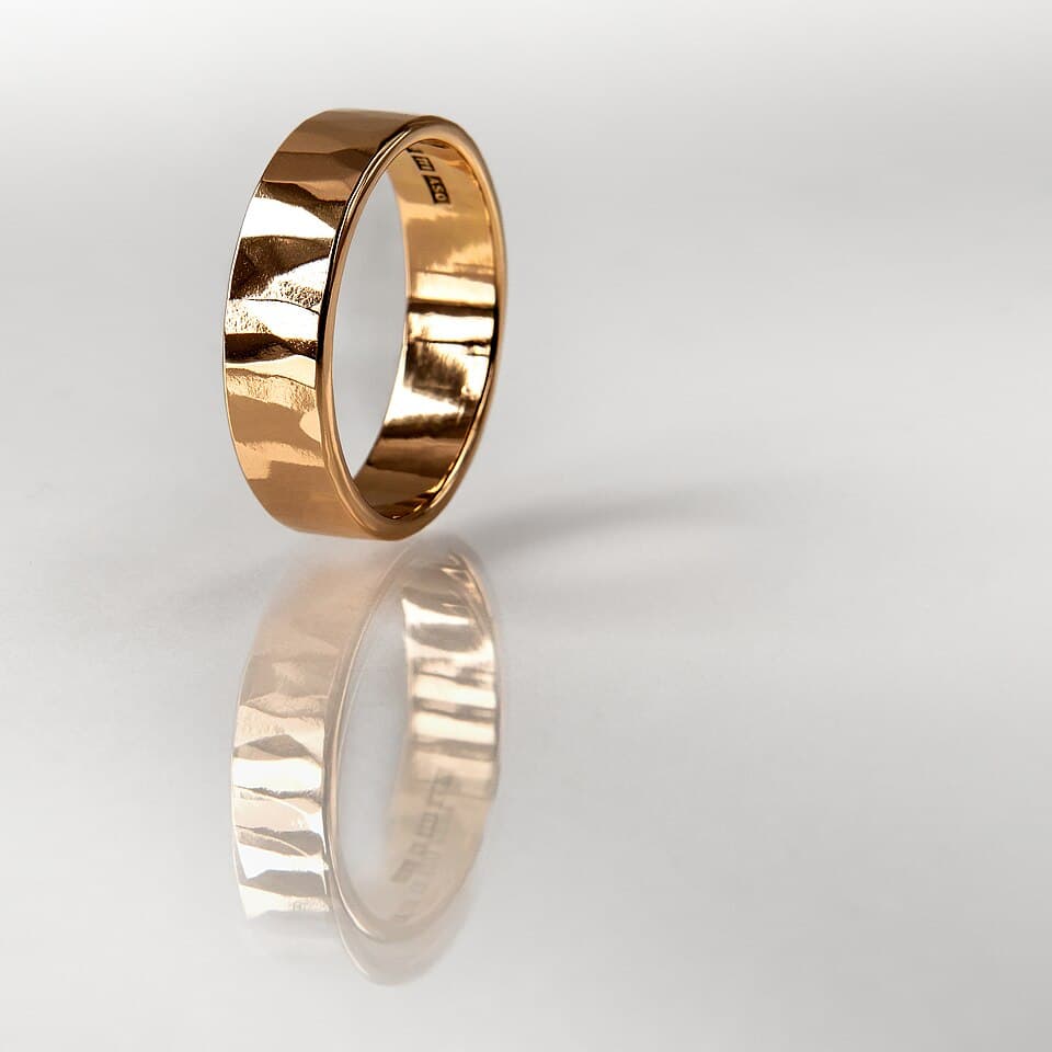 Plain 18k gold band